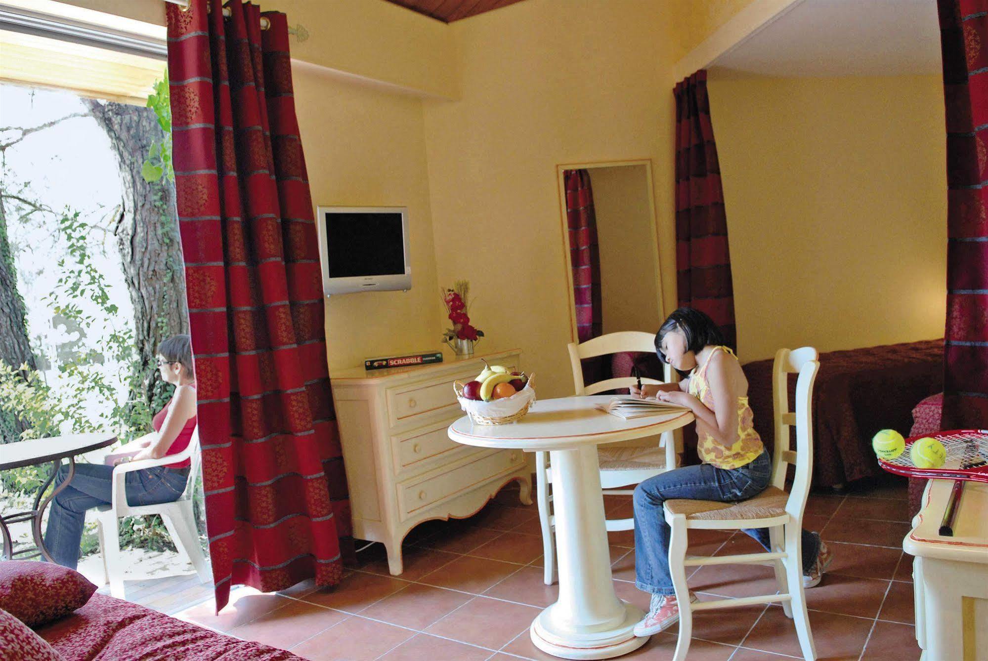 Belambra Clubs L'Isle Sur La Sorgue - Domaine De Mousquety Hotel Ngoại thất bức ảnh